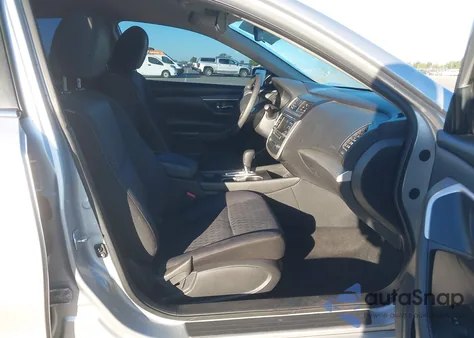 2016 Nissan Altima 2.5/2.5 S/2.5 Sl/2.5 Sr/2.5 Sv z USA, uszkodzony, nr VIN 1N4AL3AP4GC223147